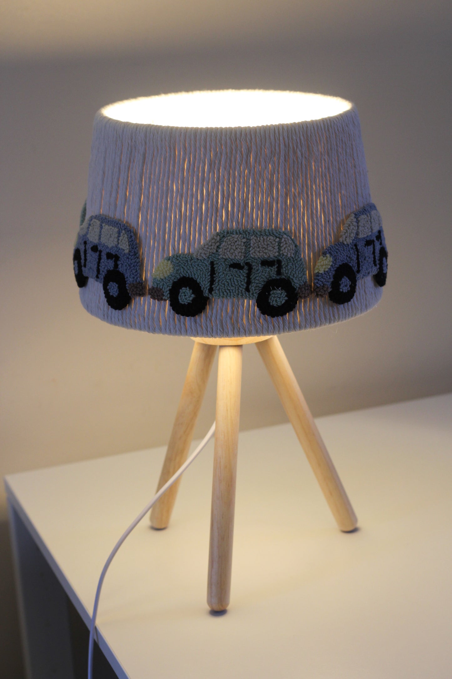 CAR TABLE LAMP WITH WOODEN BASE