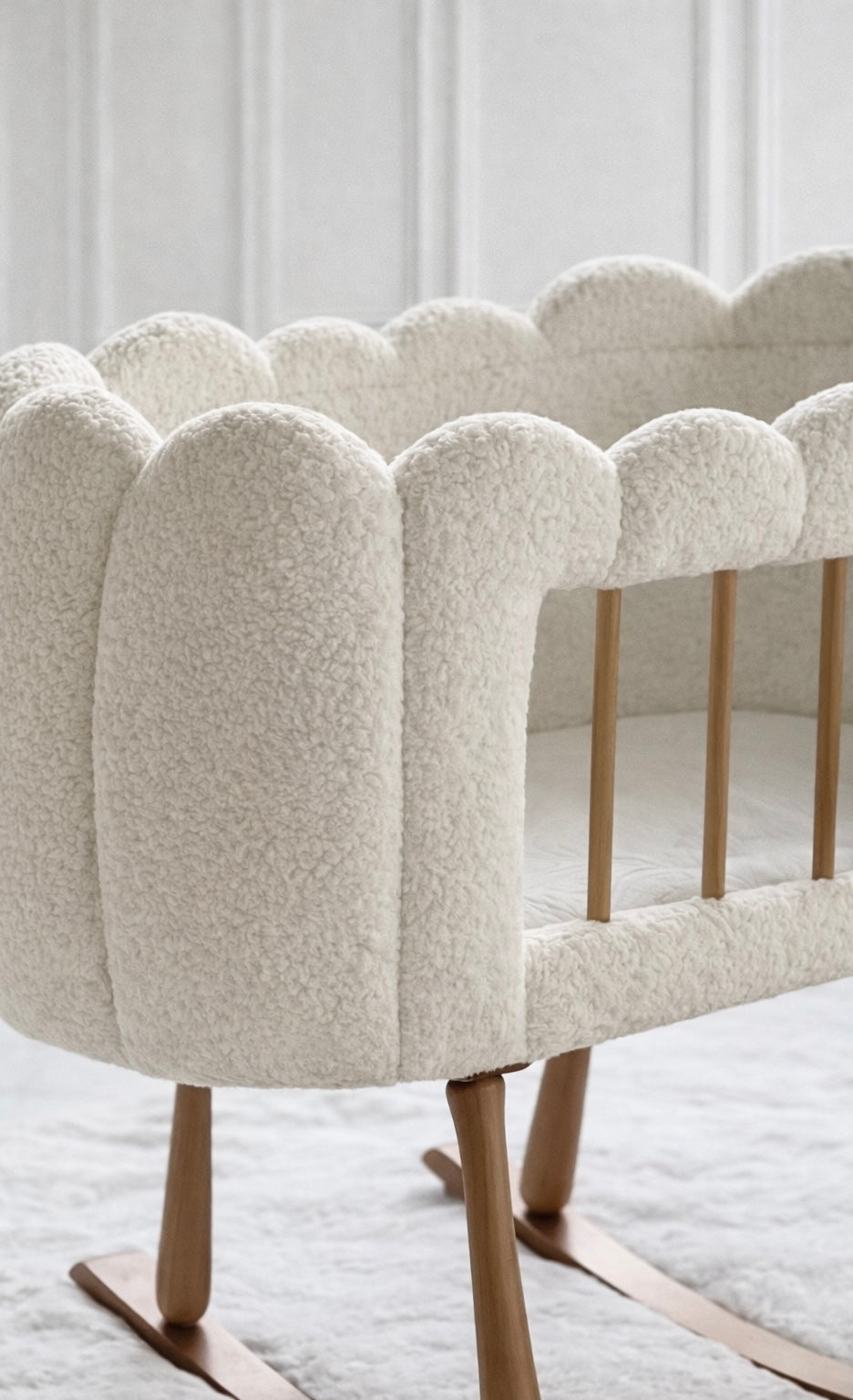 LUXURY TEDDY BABY CRIB with wooden legs