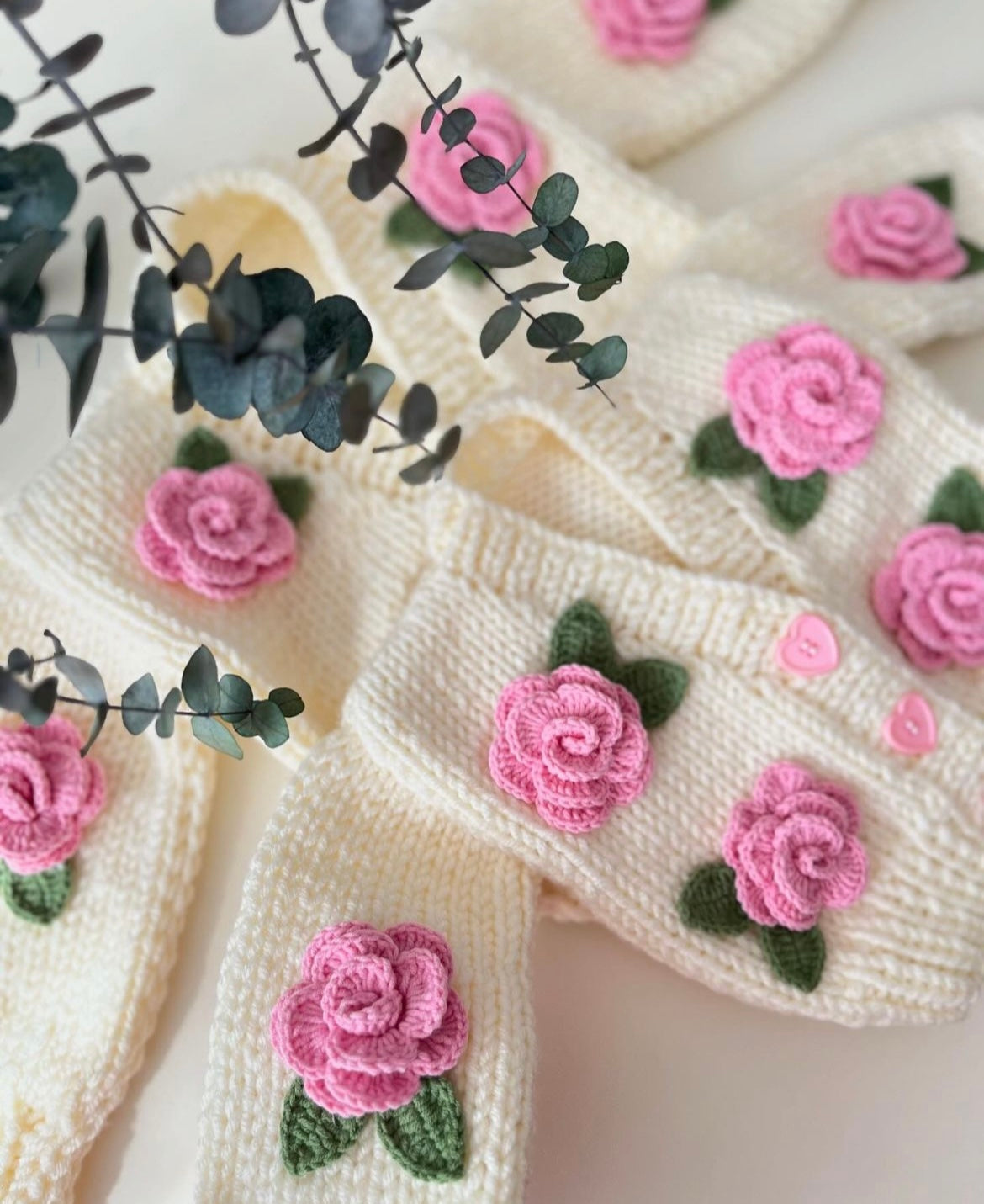 Rose Cardigan decorated with pink roses – PinkRooms