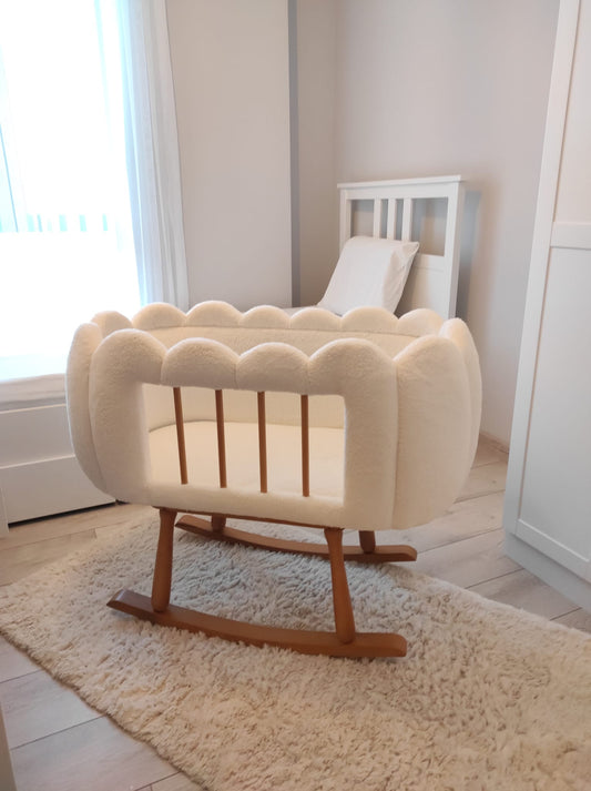 LUXURY TEDDY BABY CRIB with wooden legs
