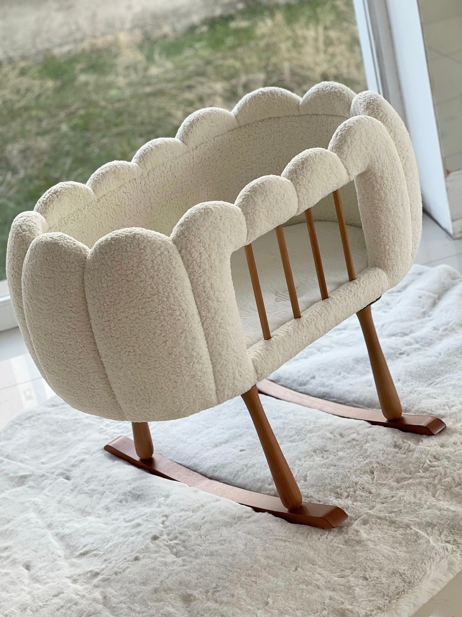 Rocking chair and bassinet combo outlet