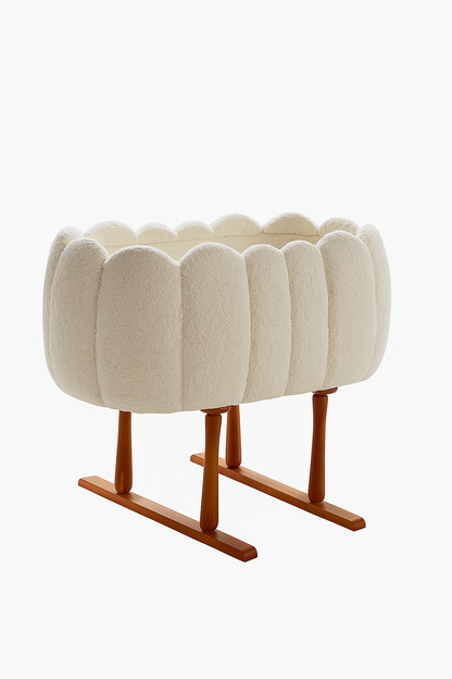 LUXURY TEDDY BABY CRIB with wooden legs (no bars)