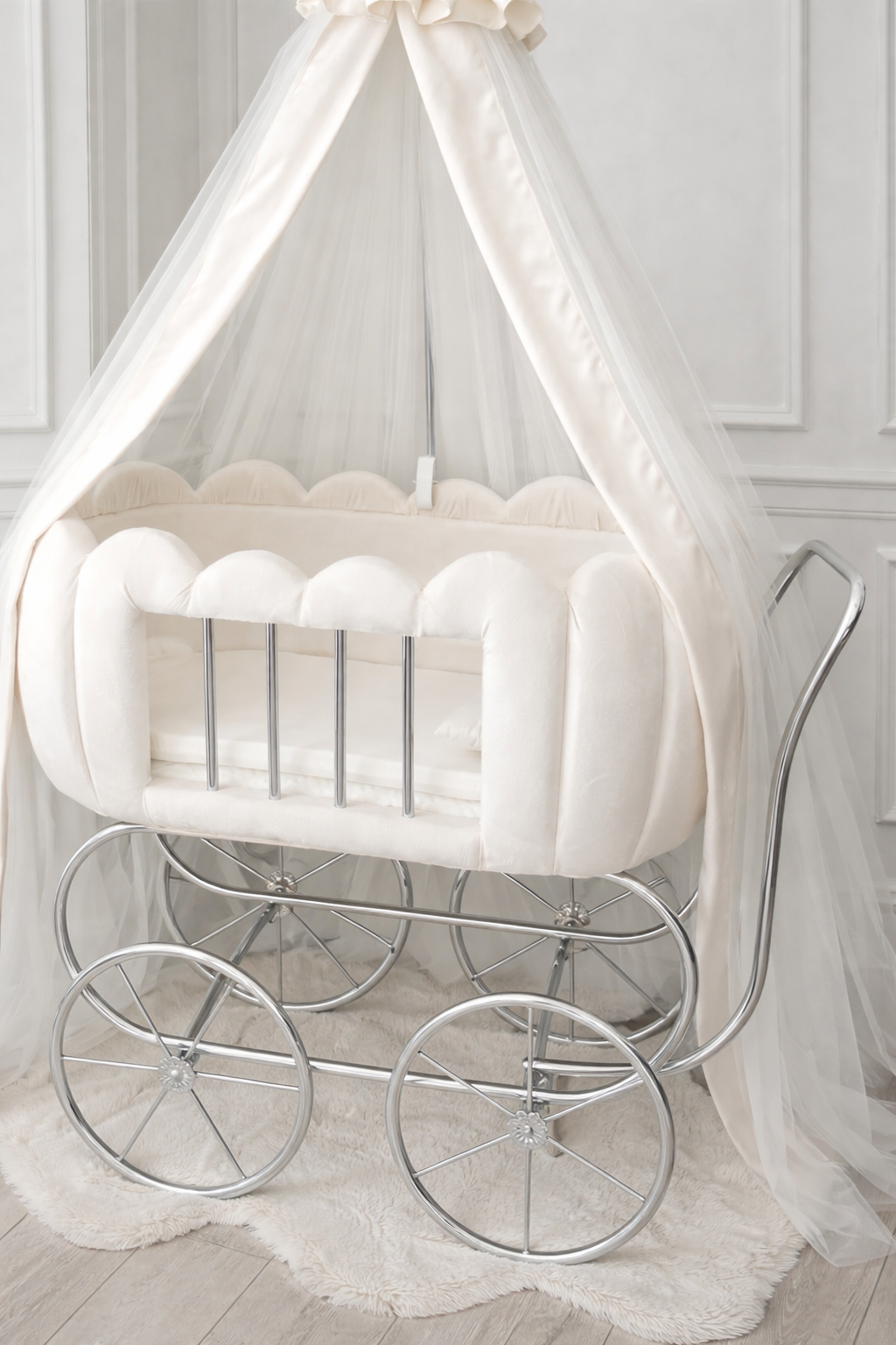 Luxury Baby Crib With Silver Wheels - Cream