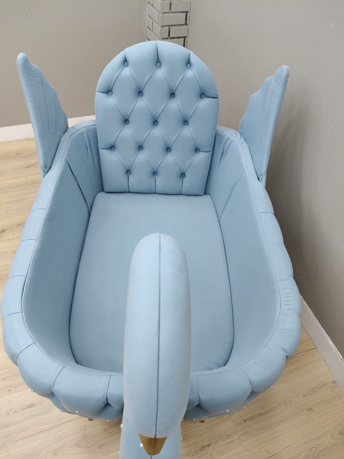 Royal Swan (Light Blue)